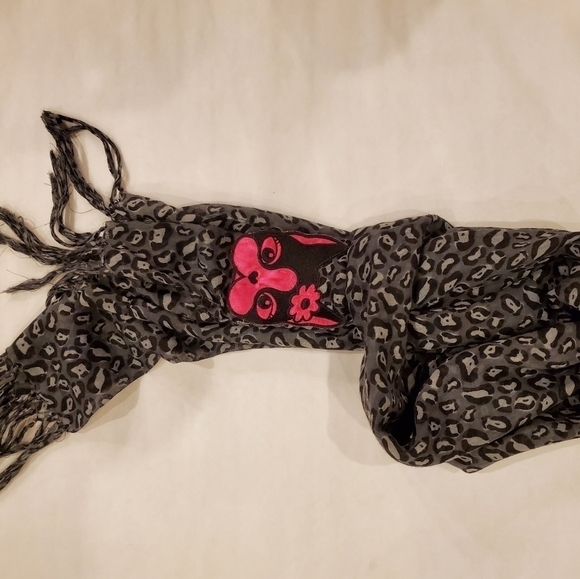 Two womens scarves - Picture 2 of 2